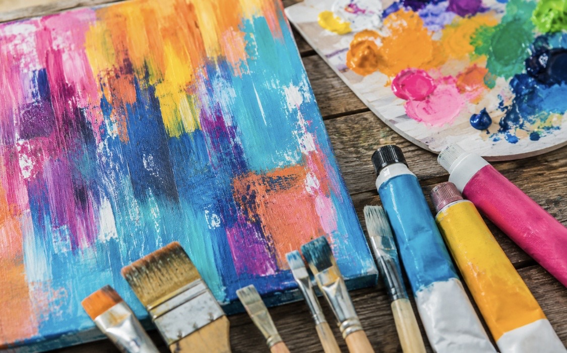 Eine Reise durch die Geschichte der Acrylfarben – Kreativität entdecken bei „Die Macherei – kreativ workshops“